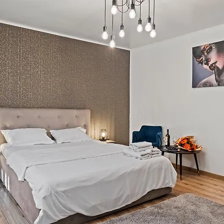 Garsoniera De Lux Si Eleganta Drumul Taberei